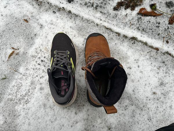 Damskie buty zimowe KEEN GRETA BOOT II WP - w porównaniu do butów do biegania EU 40 wcale nie wydają się solidne i ciężkie