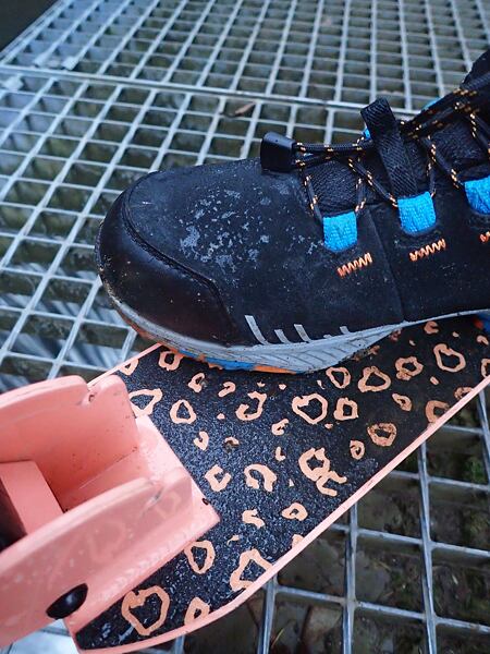 Buty dziecięce Garmont 9.81 KIDS Pulse TREK WP – koniec sznurowadeł można przełożyć przez małą pętelkę