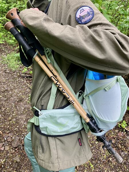 Plecak Osprey Tempest 22 Lady – system mocowania kijków trekkingowych Stow-on-the-Go™