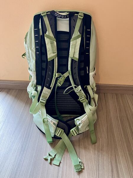 Plecak Osprey Tempest 22 Lady - system nośny AirScape™ umożliwia 5-stopniową regulację długości, zapewniając wygodę i wentylację