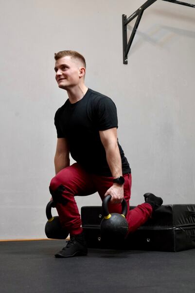 C PRZYSIAD BUŁGARSKI: 2x 8-10 powtórzeń